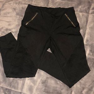 Black textured knee leggings